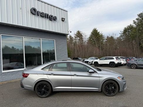 Used 2025 Volkswagen Jetta SE w/ Sunroof Package FWD image 7