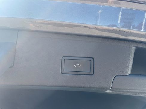 Used 2022 Volkswagen Atlas Cross Sport SE image 7