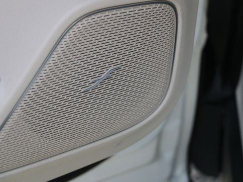 Used 2023 Mercedes-Benz EQB 300 4MATIC image 18