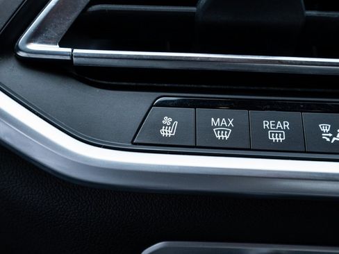 Used 2022 BMW X7 M50i image 35