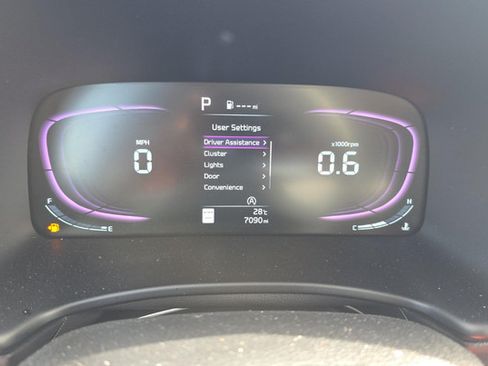 Used 2025 Kia Soul LX w/ LX Technology Package FWD image 8