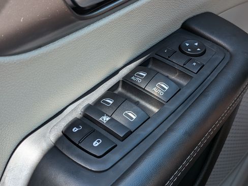 Used 2024 Chrysler Pacifica Limited FWD image 23