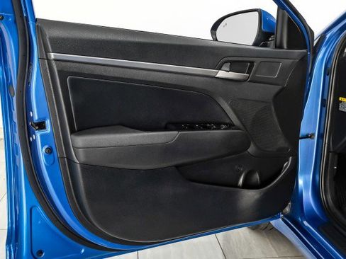 Used 2017 Hyundai Elantra Limited image 37