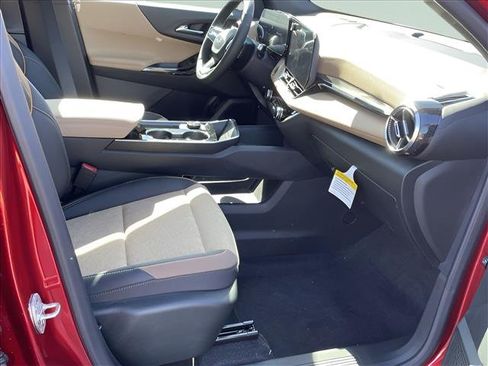 New 2025 Chevrolet Equinox ACTIV w/ Safety and Technology Package image 22