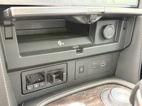 Used 2024 Nissan Armada Platinum w/ Captain's Chairs Package AWD/4WD image 17