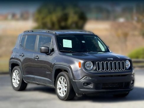 Used 2018 Jeep Renegade Latitude image 1