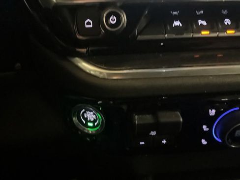 Used 2025 Chevrolet Silverado 1500 LTZ image 23