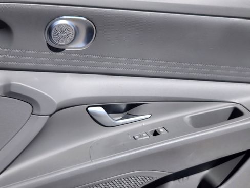 Certified 2024 Hyundai Elantra SE image 13