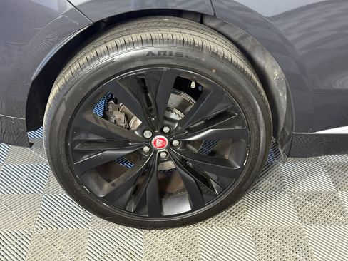 Used 2023 Jaguar F-PACE R-Dynamic S image 7