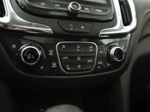 Used 2023 Chevrolet Equinox Premier image 9