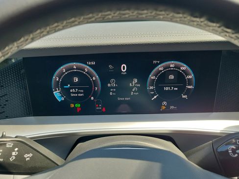 New 2026 Volkswagen Tiguan SE FWD image 11