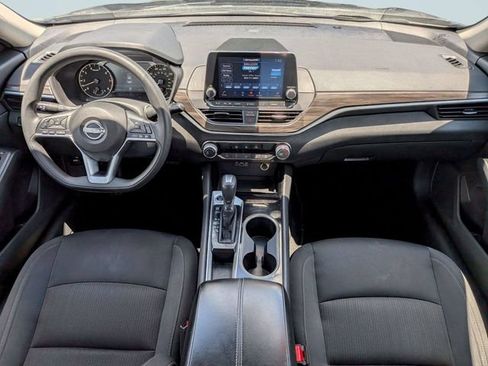 Used 2024 Nissan Altima 2.5 SV FWD image 12