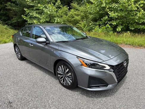 Used 2023 Nissan Altima 2.5 SV FWD image 4