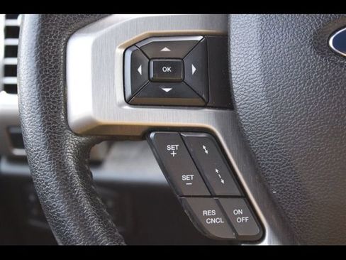 Used 2015 Ford F150 Platinum w/ Equipment Group 701A Luxury AWD/4WD image 32