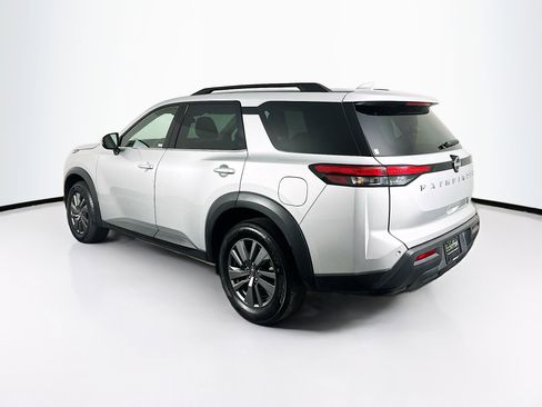 Used 2025 Nissan Pathfinder SV image 5