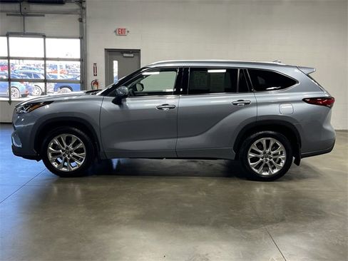 Used 2023 Toyota Highlander Limited image 7
