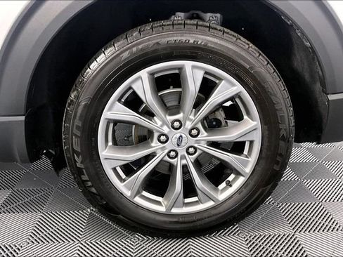 Used 2022 Ford Explorer XLT w/ Equipment Group 202A AWD/4WD image 8