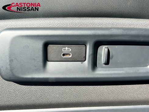 Used 2023 BMW X6 M50i w/ Executive Package image 34