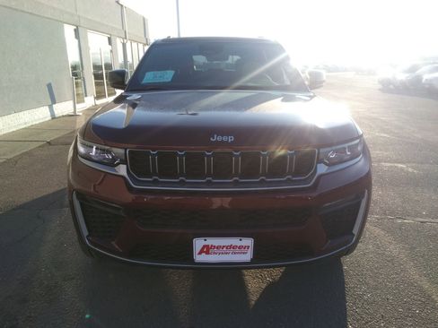 New 2026 Jeep Grand Cherokee Limited AWD/4WD image 3