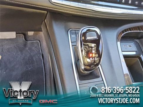 Used 2024 Cadillac Escalade ESV Premium Luxury image 3