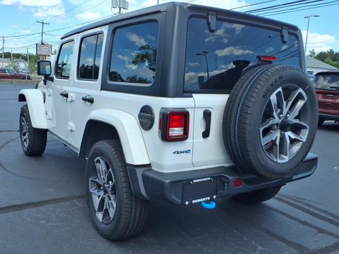 Used 2024 Jeep Wrangler Unlimited AWD/4WD image 8
