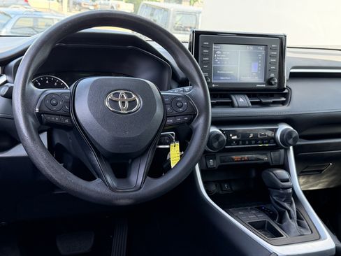 Used 2021 Toyota RAV4 LE FWD image 23