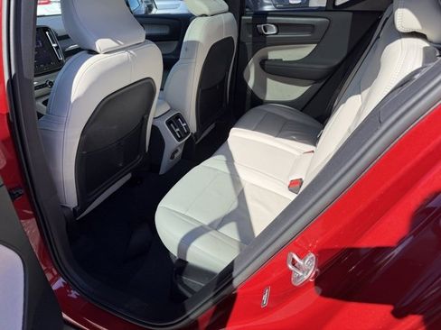 Certified 2023 Volvo XC40 B5 Plus w/ Driver Assist Package image 19