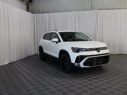 New 2025 Volkswagen Taos SEL image 31