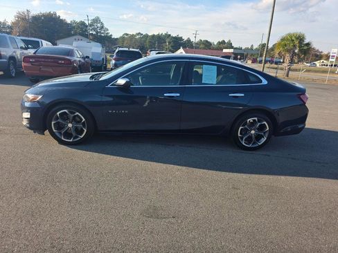 Used 2021 Chevrolet Malibu LT image 2