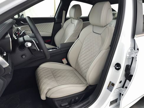 Used 2025 Genesis G70 3.3T Advanced w/ Sport Prestige Package image 11