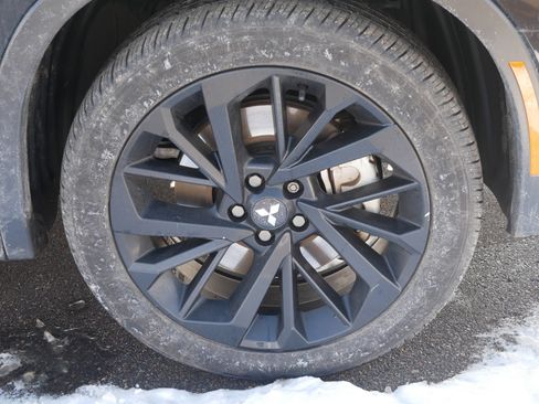 Used 2024 Mitsubishi Outlander SE Black Edition image 5