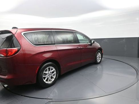 Used 2022 Chrysler Voyager LX FWD image 45