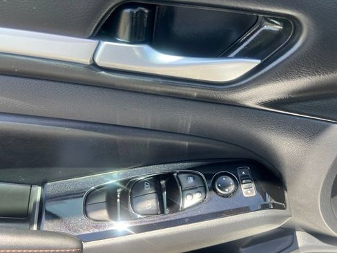Used 2025 Nissan Altima 2.5 SR FWD image 34
