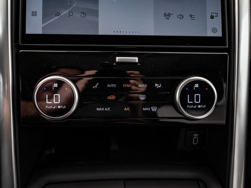 New 2026 Land Rover Discovery S image 39