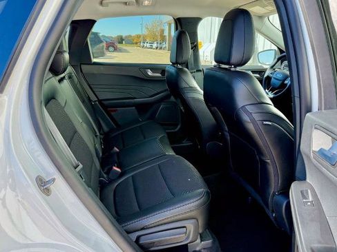 Certified 2025 Ford Escape SE image 18