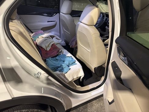 Used 2023 Buick Envision Essence image 11