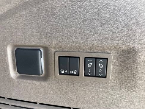 Used 2026 GMC Yukon XL Denali w/ Sun & Power Step Package AWD/4WD image 8