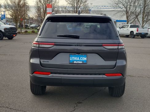 New 2026 Jeep Grand Cherokee Altitude image 13