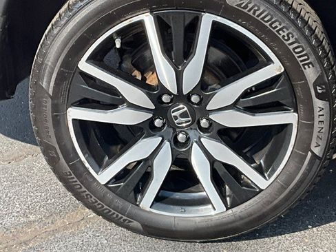 Used 2021 Honda Pilot Touring image 9