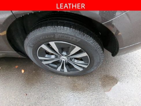 Used 2024 Volvo XC60 T8 Core AWD/4WD image 5