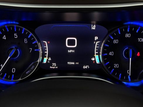 Used 2019 Chrysler Pacifica Touring Plus w/ Advanced Safetytec Group image 15