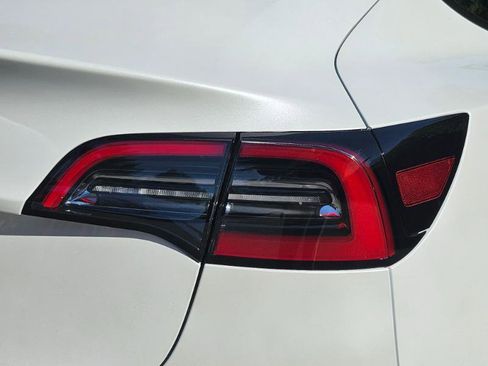 Used 2023 Tesla Model 3 Standard Range image 29