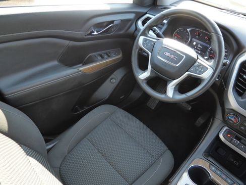 Used 2021 GMC Acadia SLE w/ Driver Convenience Package image 9