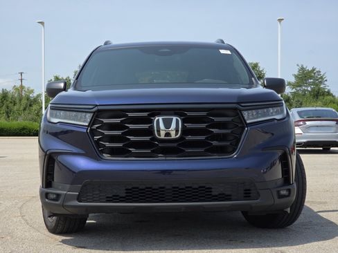 Used 2025 Honda Pilot Sport image 12