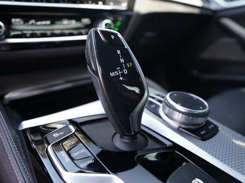 Used 2020 BMW M550i xDrive AWD/4WD image 38