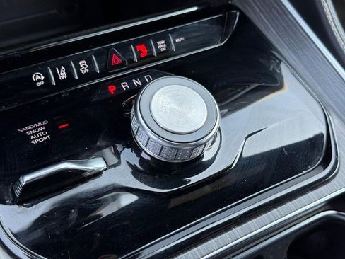 Used 2023 Jeep Wagoneer L Series II image 24