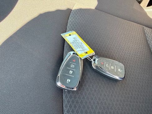 Used 2017 Chevrolet Malibu LT FWD image 18