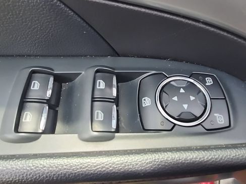Used 2017 Ford Explorer XLT w/ Equipment Group 202A AWD/4WD image 21