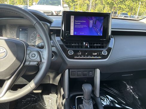 Used 2023 Toyota Corolla Cross LE FWD image 29