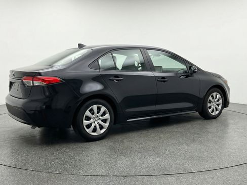 Used 2025 Toyota Corolla LE image 9